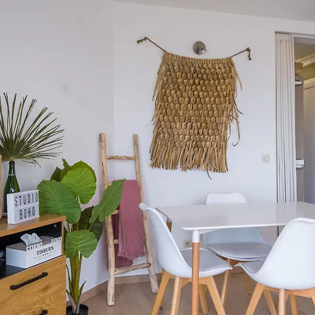 Cozy With Sleeping Area And Sea View