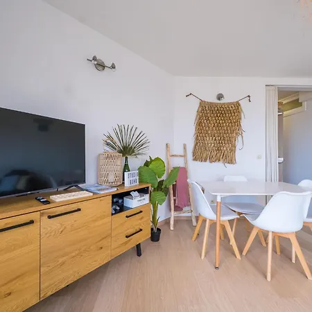 Cozy With Sleeping Area And Sea View *